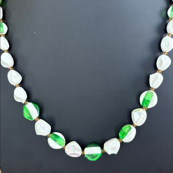 Jewelry - Vintage retro mid-century 80s Green & White Lucite Bead Statement Necklace 26"